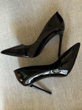 Steve Madden Black Patent Pumps